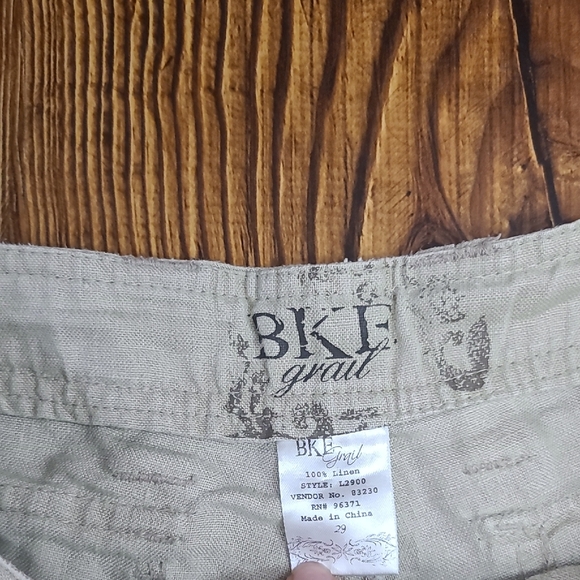 BKE Khaki Linen Cargo Capris - Picture 3 of 7